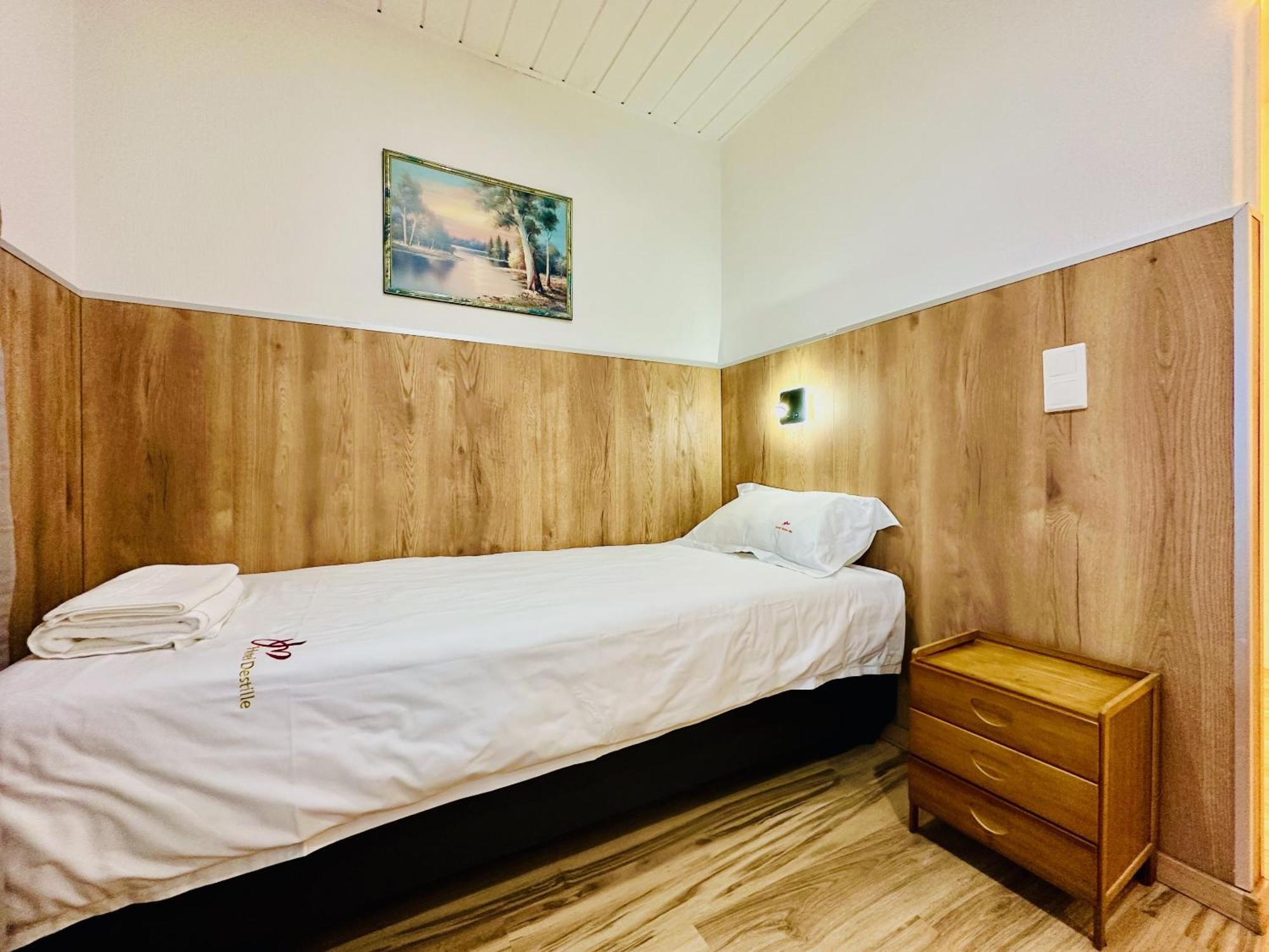 דורמאגן Hotel Destille חדר תמונה