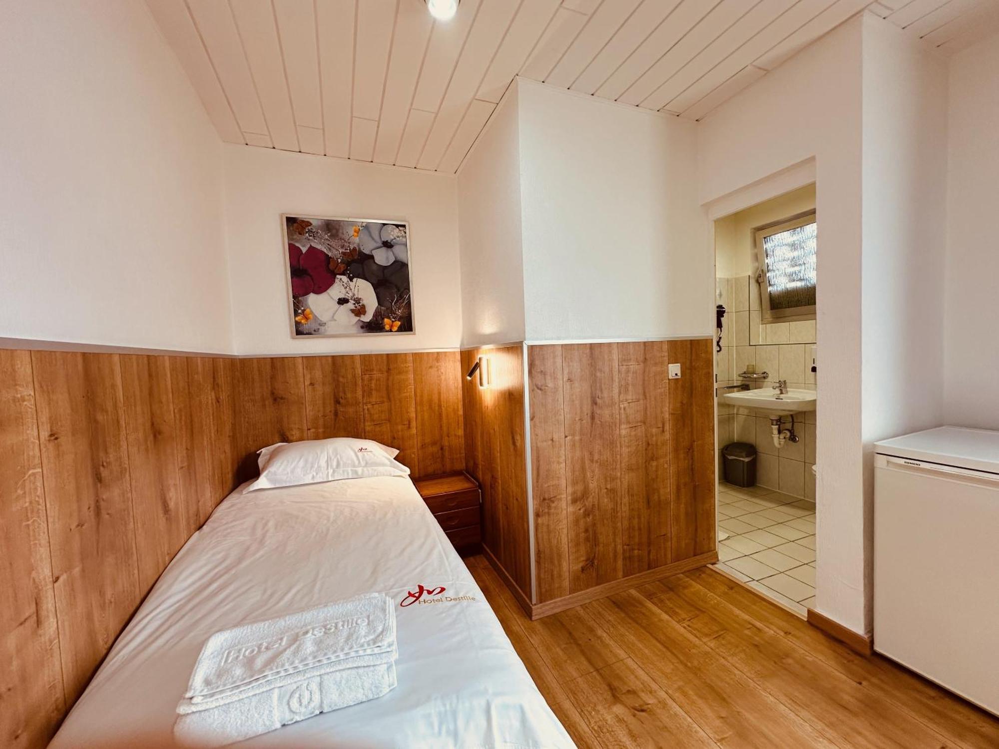 דורמאגן Hotel Destille חדר תמונה